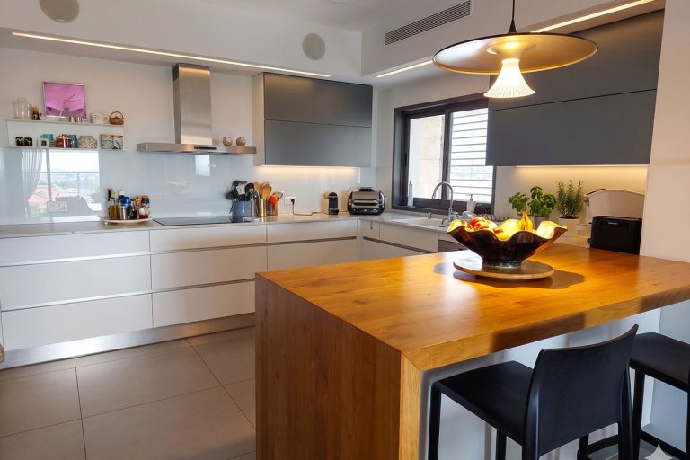 דירה בהוד השרון - תכנון מטבח